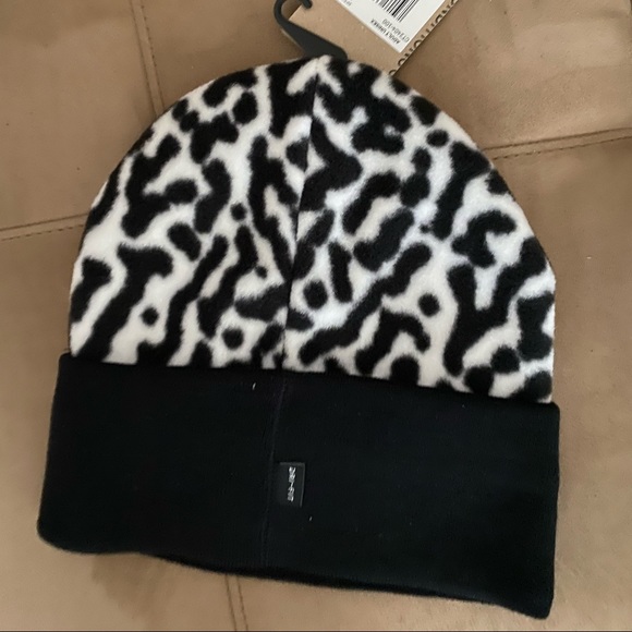 New Nike ACG Animal Print Fleece Beanie CT2404 100 - Picture 2 of 2